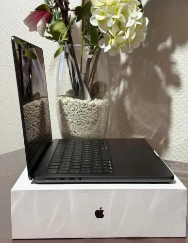 MacBook Pro 16.2 | 128GB|1TBSSD|M4MAX 