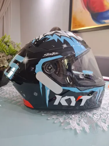 Capacete kyt com viseira
