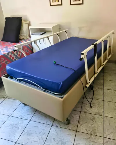 Cama Solteiro Motorizada Pilati com Colchão de Molas e Regulagem de Altura