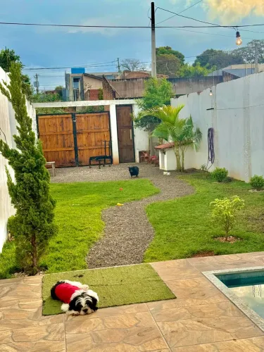Casa niceia com piscina 