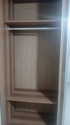 Guarda-roupa espaçoso