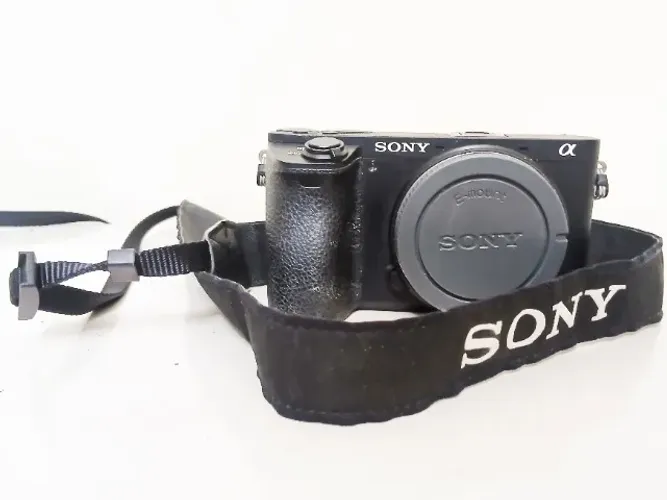Camera Sony alfa - 6500. Usada. Com 3 baterias e carregador