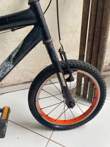 Vendo uma bicicleta infantil em um ótimo estado de uso
