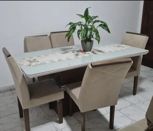 Mesa de jantar retangular com 6 cadeiras 