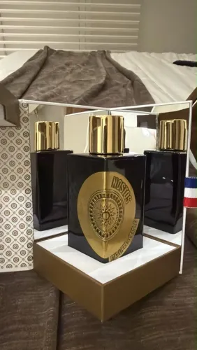 Perfume de nicho / Nostos - casa Etat Libre d?orange 