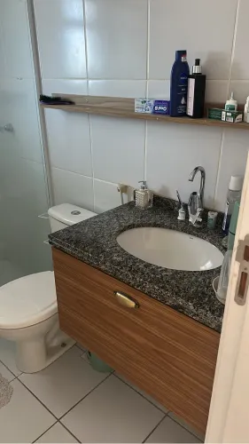 Armário de Banheiro com prateleira