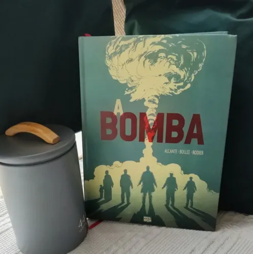 HQ A Bomba Volume Único - Pipoca & Nanquim - Perfeito Estado