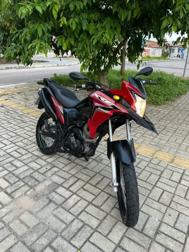 Vendo e troco XRE 190 2019 extra, moto muito conservada do meu uso. 