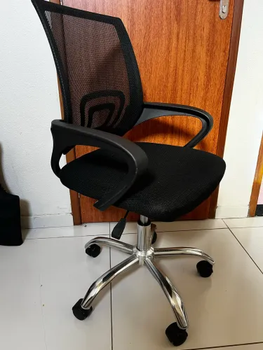 Cadeira de escritório nova 