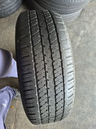 Um pneu 225/55/18 Bridgestone meia vida original do jeep compass é outros (230 em 2× no ct