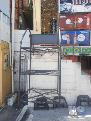 Expositor de ferro para garrafão de água 