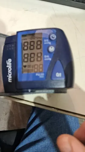 Medidor de pressão arterial de pulso digital Microlife BP R8U1-3 usado