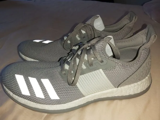 Adidas Pure Boost, original e sem uso