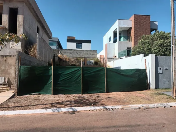 Vendo lote de 250mts no Residencial Villa Suíça 