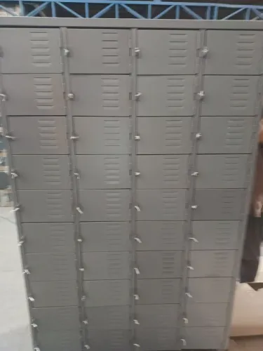 Armário de aço guarda celulares com 40 portinhas.( só novos )