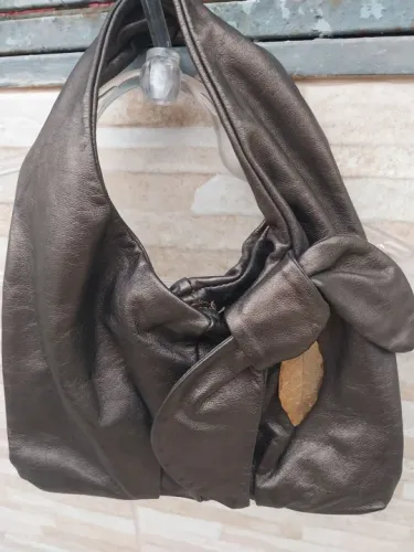 Bolsa de Couro legítimo semi nova da marca Luz da Lua