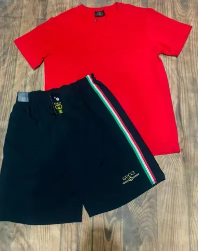 Conjunto camiseta e bermuda Gucci
