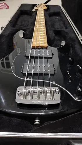 Baixei Music Man StingRay 5HH R$ 16.000 