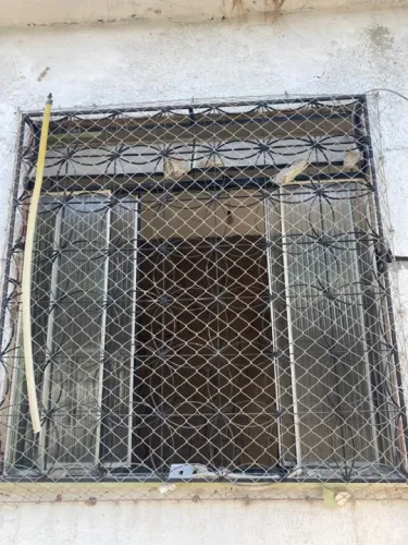 Janela com Grade de Ferro