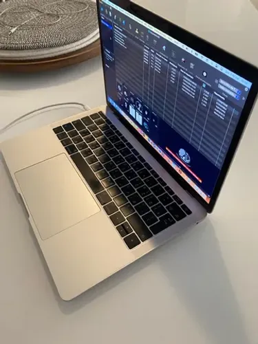 MacBook a1708 i5 8gb ram