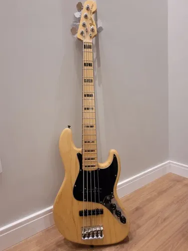 Baixo Fender Jazz Bass Deluxe com case Fender
