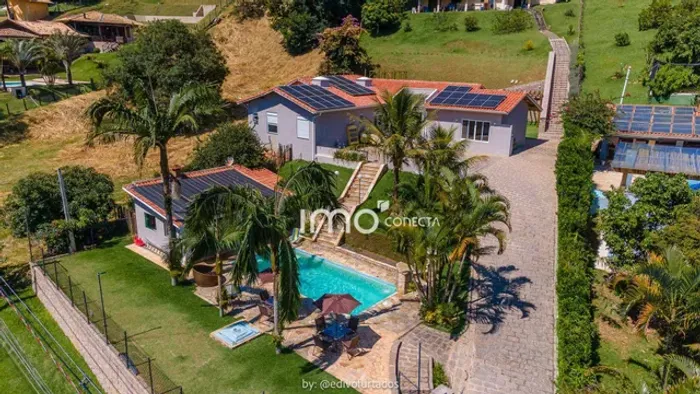 Casa no Cond. Vale de Santa Fé com uma vista espetacular conta com 4 suítes , piscina, áre