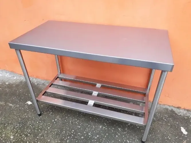 Mesas ou bancadas em inox 304
