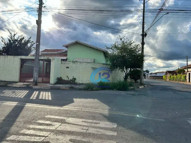 Casa com 3 dormitórios à venda, 200 m² por R$ 650.000,00 - Jardim Planalto - Santo Antônio
