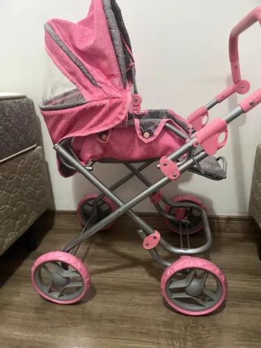 Carrinho de boneca realista e reforçado