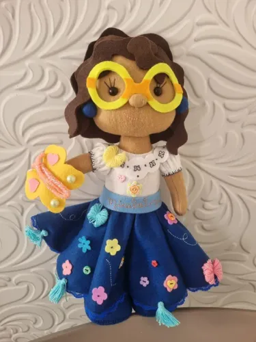 Boneca mirabel encanto de Feltro Artesanal - Menina com óculos