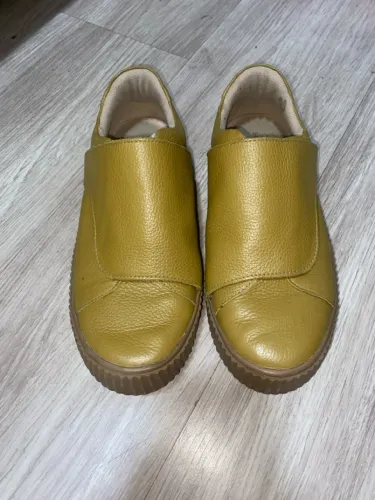 Sapatos em couro amarelo soulier
