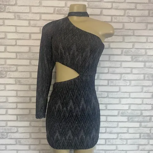 Vestido Assimétrico Com Recortes Prateado Com Preto Tamanho P