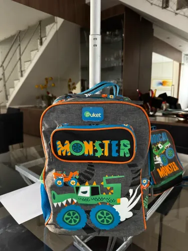 Mochila Puket + Lancheira + Estojo - Usada Apenas Este Ano!