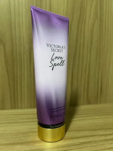 Loção Corporal Victoria's Secret Love Spell.