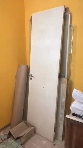 Porta de madeira - ideal para banheiro