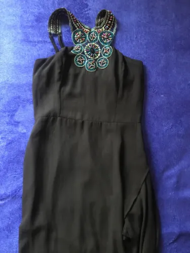 Vestido longo com pedraria