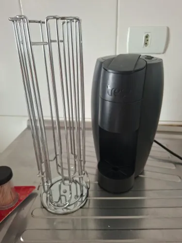 Cafeteira cápsulas Três corações mais porta cápsulas.