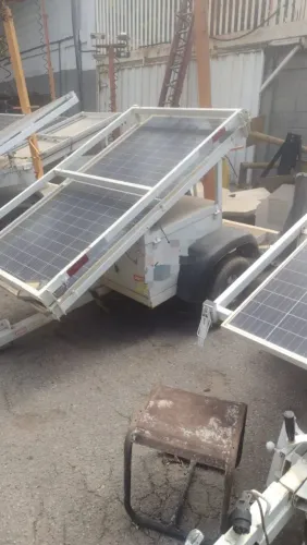 Torre de iluminação solar com bateria ano 2018