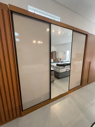 Roupeiro 3 Portas com Espelho de Corpo Inteiro 100% MDF OFERTA DE ÚLTIMA PEÇA 