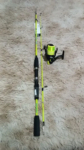 Vara de pesca com molinete novo