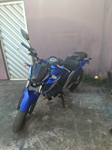 Fazer 250 azul quitada 