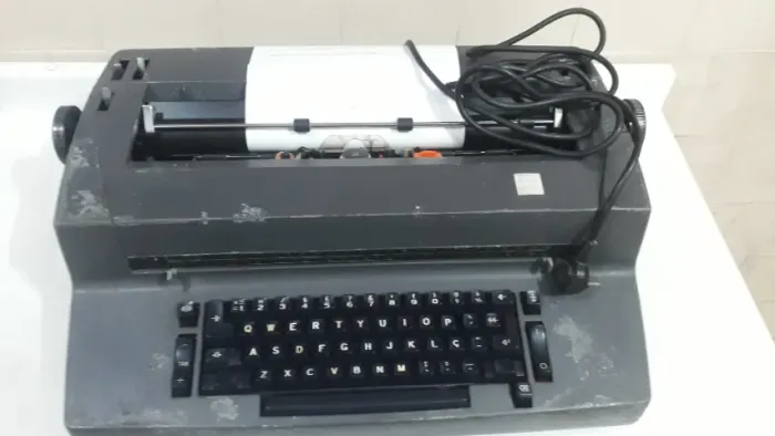 Máquina IBM de Esfera modelo 82c 