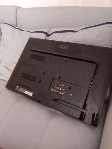 TV AOC 24 polegadas com defeito