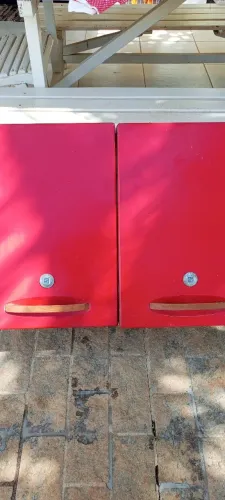 Armário de cozinha aéreo vintage 