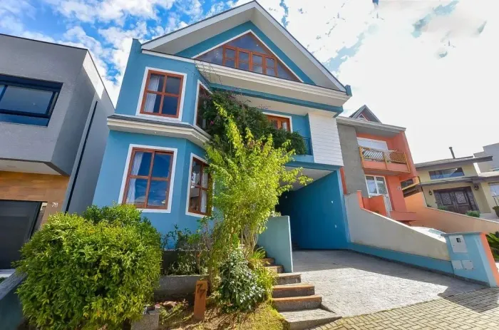 LINDA CASA EM CONDOMÍNIO FECHADO, RES. BELLA VISTA - SANTA CÂNDIDA - 3 QUARTOS (1 SUÍTE MA