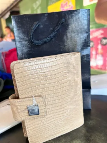 Carteira Victor Hugo 