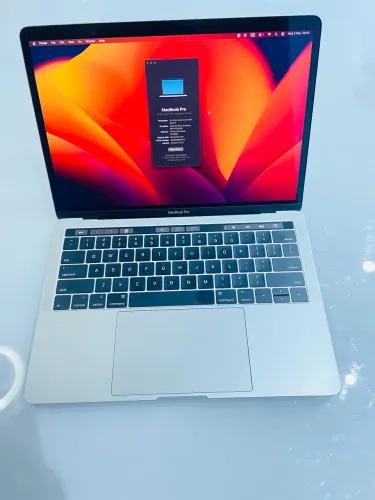 MacBook Pro 13.3 i7 16GB 512GB SSD Touch Bar + Touch ID