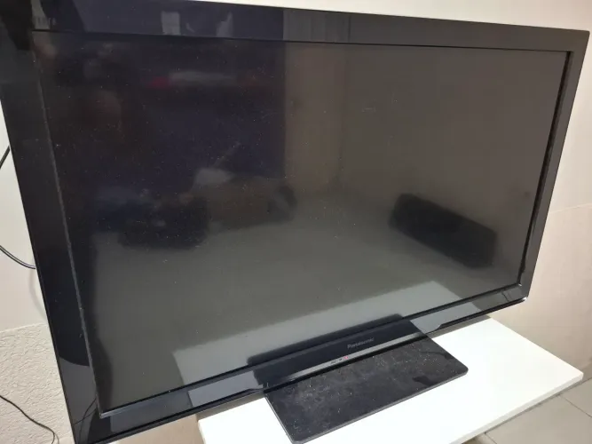 Vendo TV Panasonic 42 polegadas com adaptador smart roku