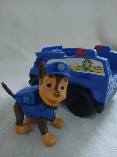 Boneco Chase com carro de policia - Patrulha Canina