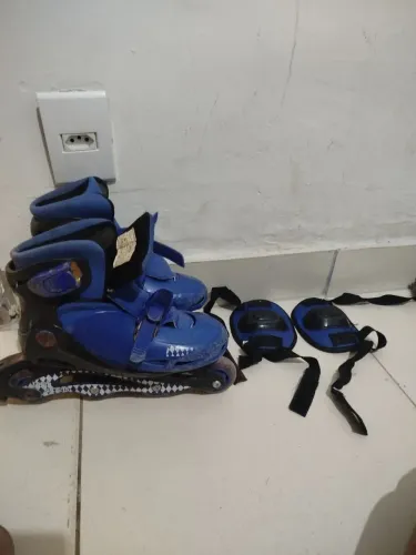 Patins azul com joelheira 